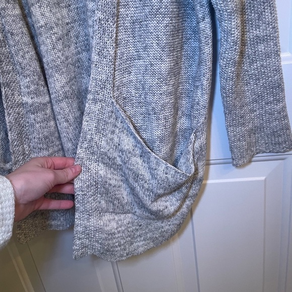 American Eagle - Lightweight Grey Cardigan - Size Medium - Picture 4 of 7